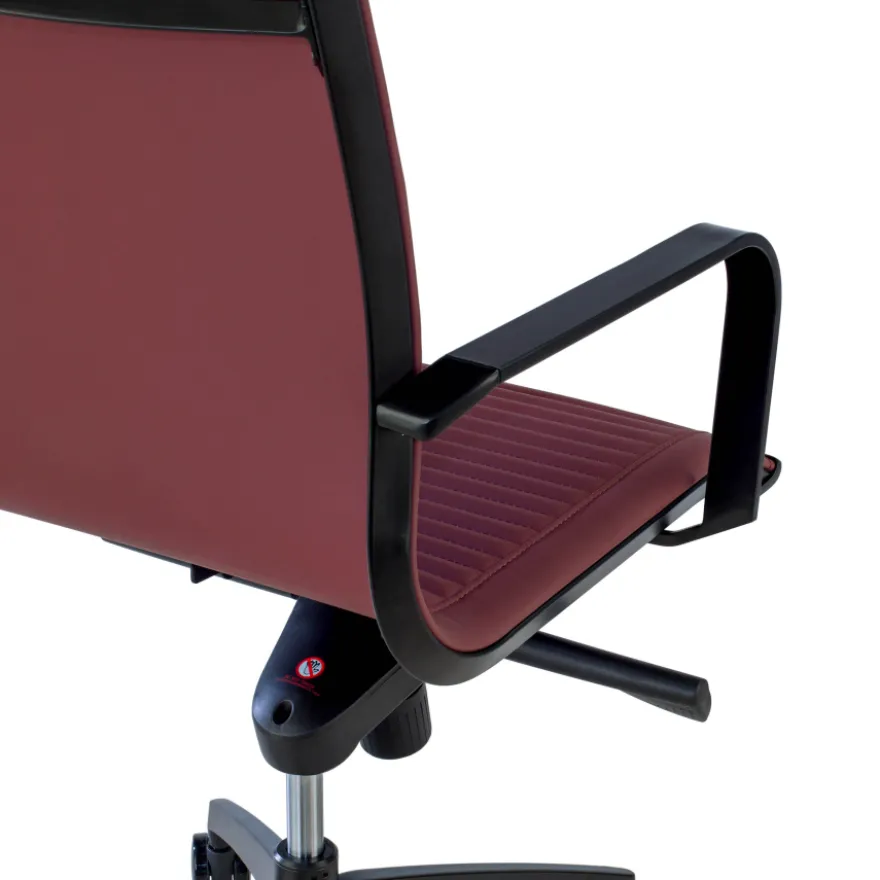 Poltrona da ufficio design Brenton, schienale basso, struttura nera, ecopelle