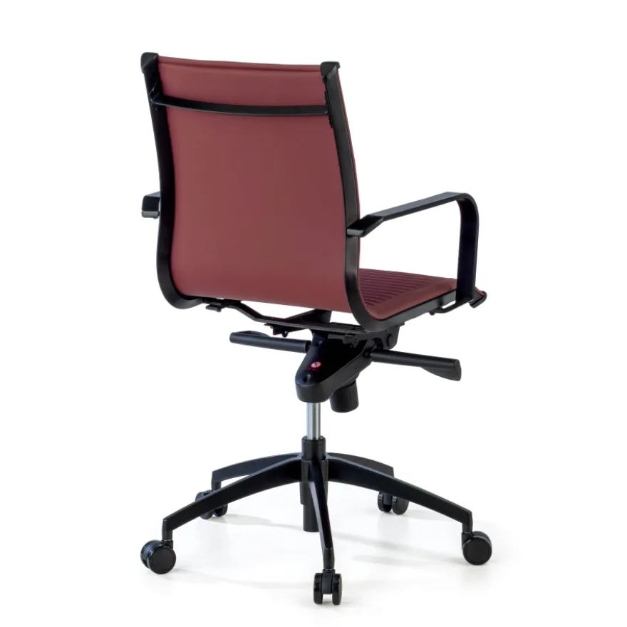 Poltrona da ufficio design Brenton, schienale basso, struttura nera, ecopelle