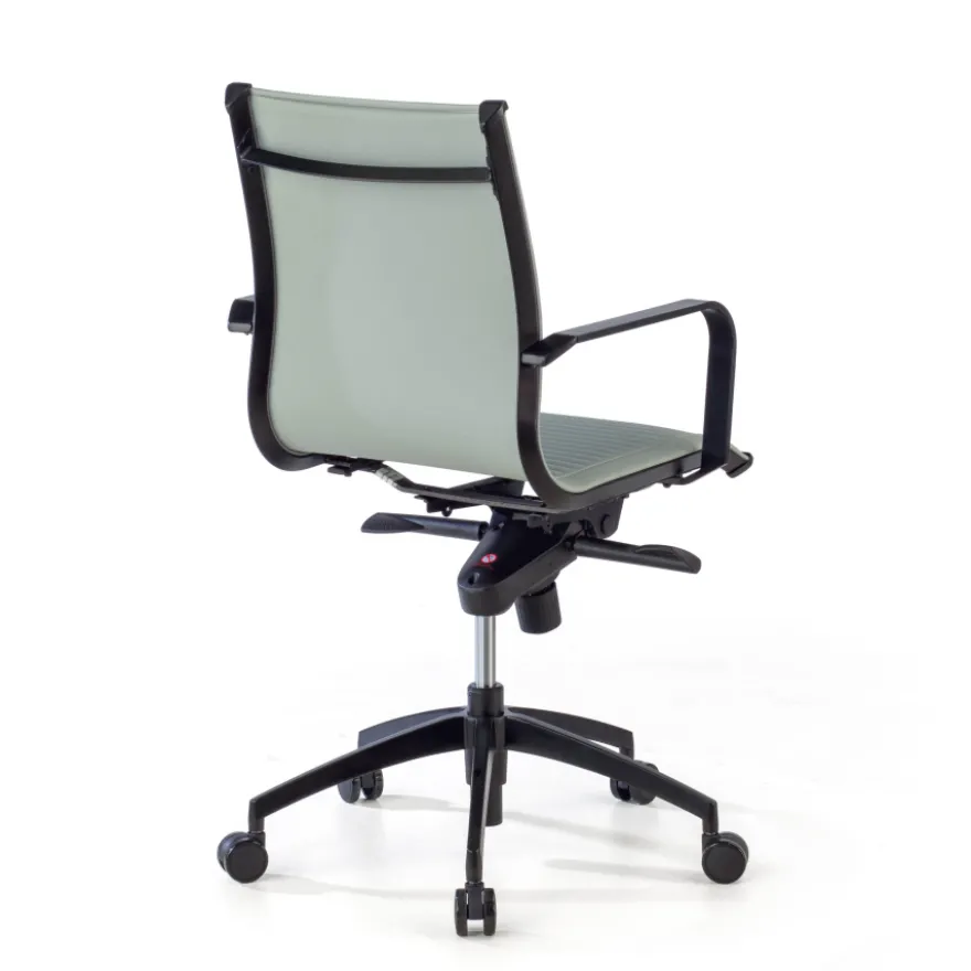 Poltrona da ufficio design Brenton, schienale basso, struttura nera, ecopelle
