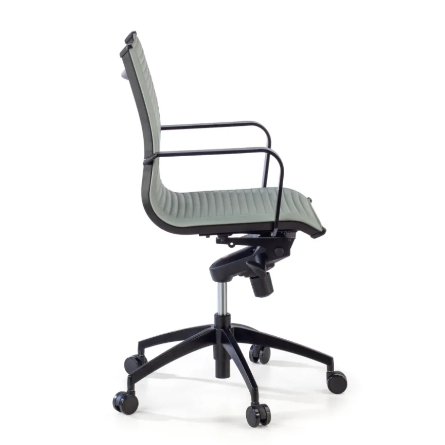 Poltrona da ufficio design Brenton, schienale basso, struttura nera, ecopelle